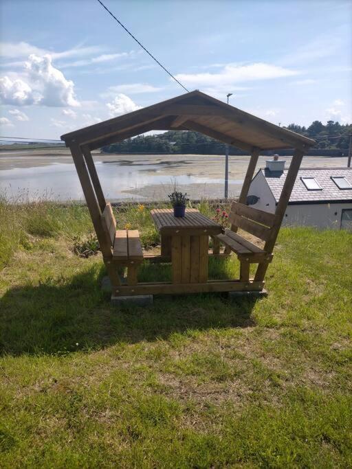 2 Quay Road, Killala. Stunning Sea Front Cottage المظهر الخارجي الصورة