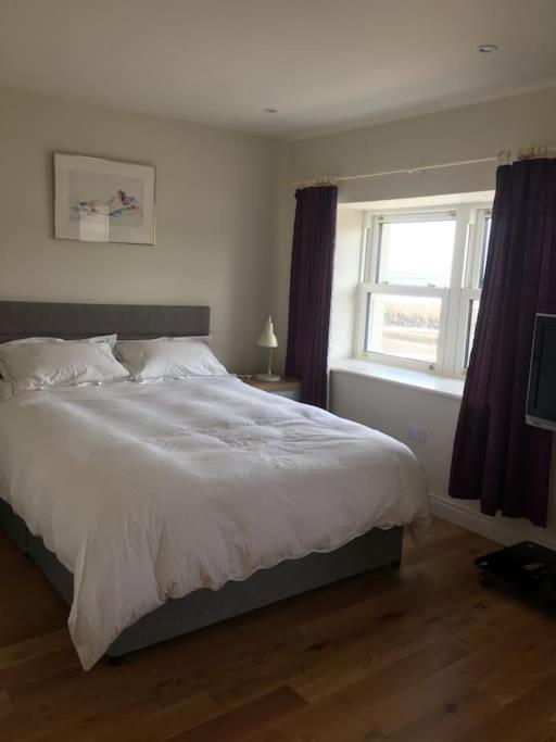 2 Quay Road, Killala. Stunning Sea Front Cottage المظهر الخارجي الصورة